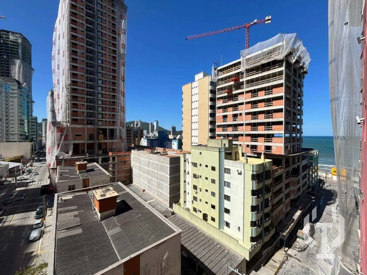Imagem APTO NO CENTRO DE ITAPEMA COM 3 SUITES, MOBILIADO NA QUADRA DO MAR