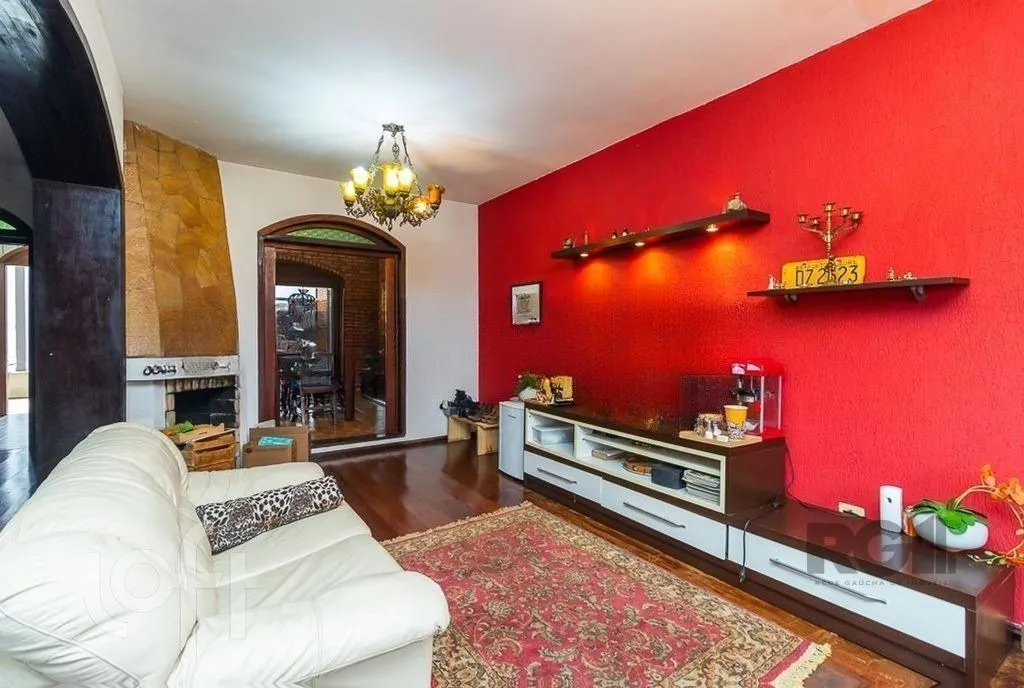 Imagem Casa de 245m² com 5 dormitórios no bairro Sarandi