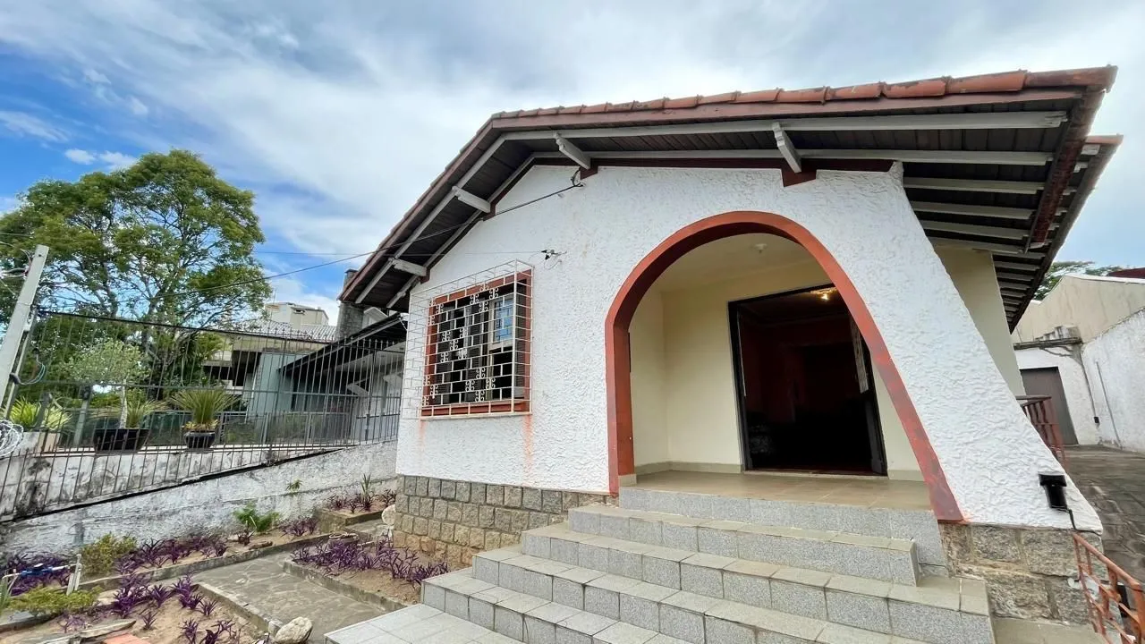 Imagem Terreno em área nobre com casa averbada e árvores frutíferas