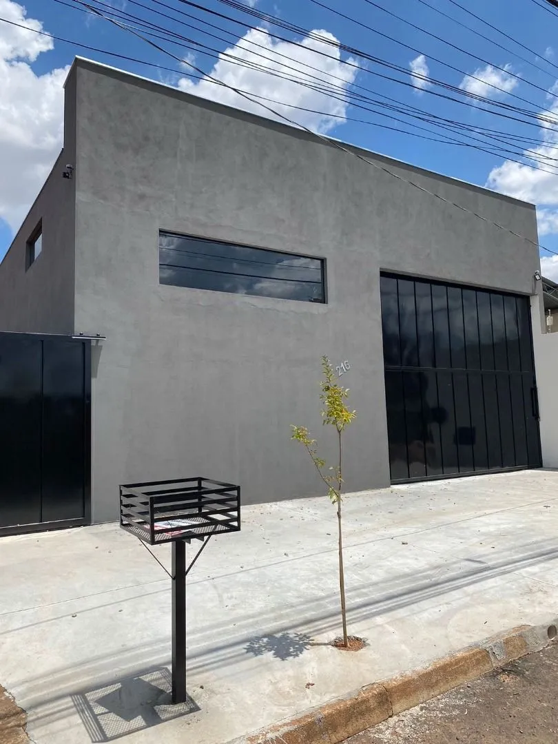 Foto do imóvel Galpão, 250 m² - venda por R$ 700.000,00 ou aluguel por R$ 3.300,00/mês - Cidade Nova - Patos de Minas/MG