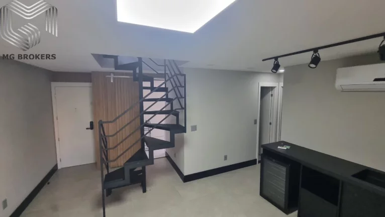 Imagem Cobertura uplex com piscina à venda no Recreio dos Bandeirantes, Rio de Janeiro - 3 quartos, 1 suíte, 4 salas, 2 vagas, 170m²