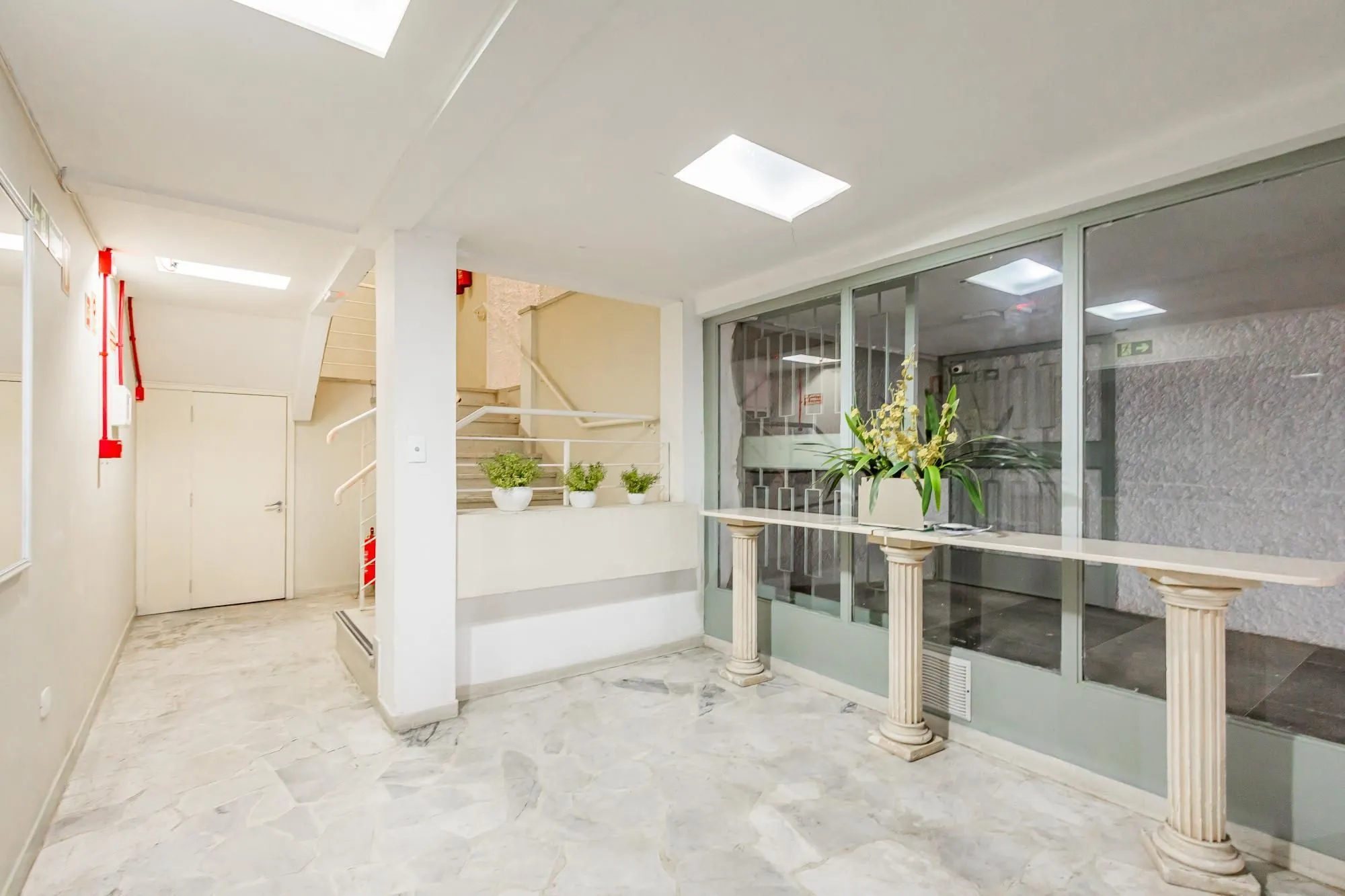 Imagem Apartamento Amplo e Pronto para Morar no Bairro Floresta - Porto Alegre
