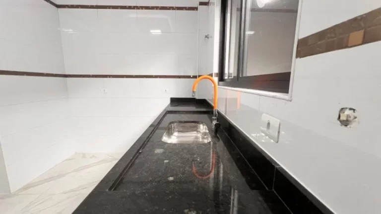 Imagem Sobrado à Venda com Área Gourmet e Piscina - Conforto e Lazer Completo!