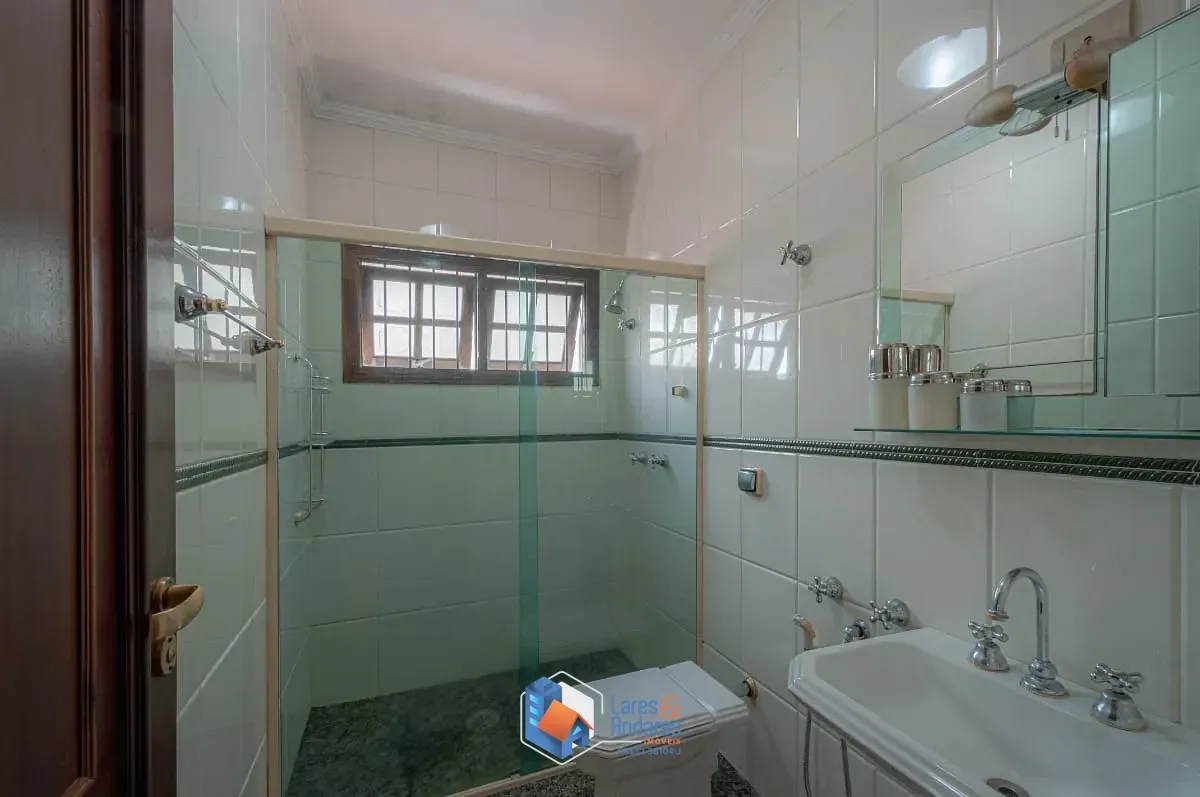 Imagem Sobrado para venda em Tremembé com 4 quartos, sendo 2 suítes, 236m²