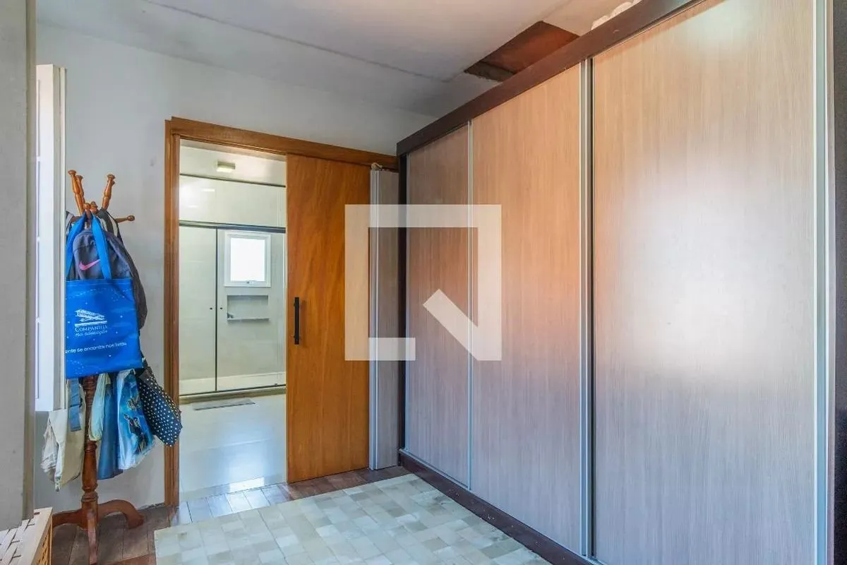 Imagem Casa á venda com 3 dormitórios no bairro Ipanema em Porto Alegre