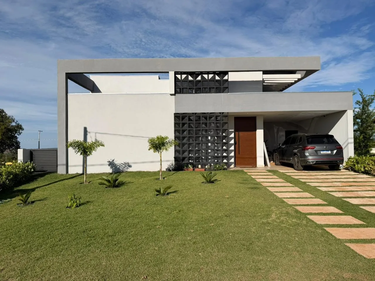 Imagem Casa mobiliada à venda no Riviera de Santa Cristina XIII, Setor Marina, com piscina e energia fotovoltaica