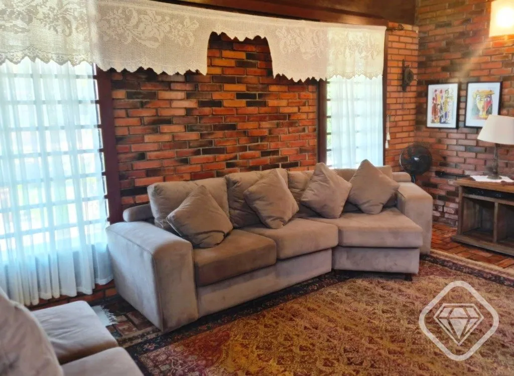 Imagem Casa em dois terrenos no bairro Guarujá, localizada em rua silenciosa, com excelente orientação s...