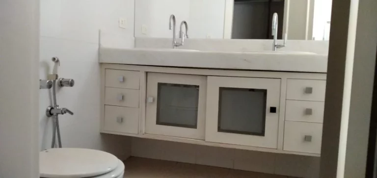 Imagem Excelente apartamento no centro da cidade, com ampla varanda e vista privilegiada, com sala 03 ambie...