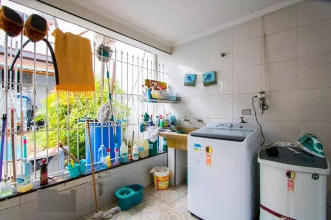 Imagem Sobrado com Piscina e 2 casasa no Terreno de 10 X 50 e 2 Vagas de Garagens