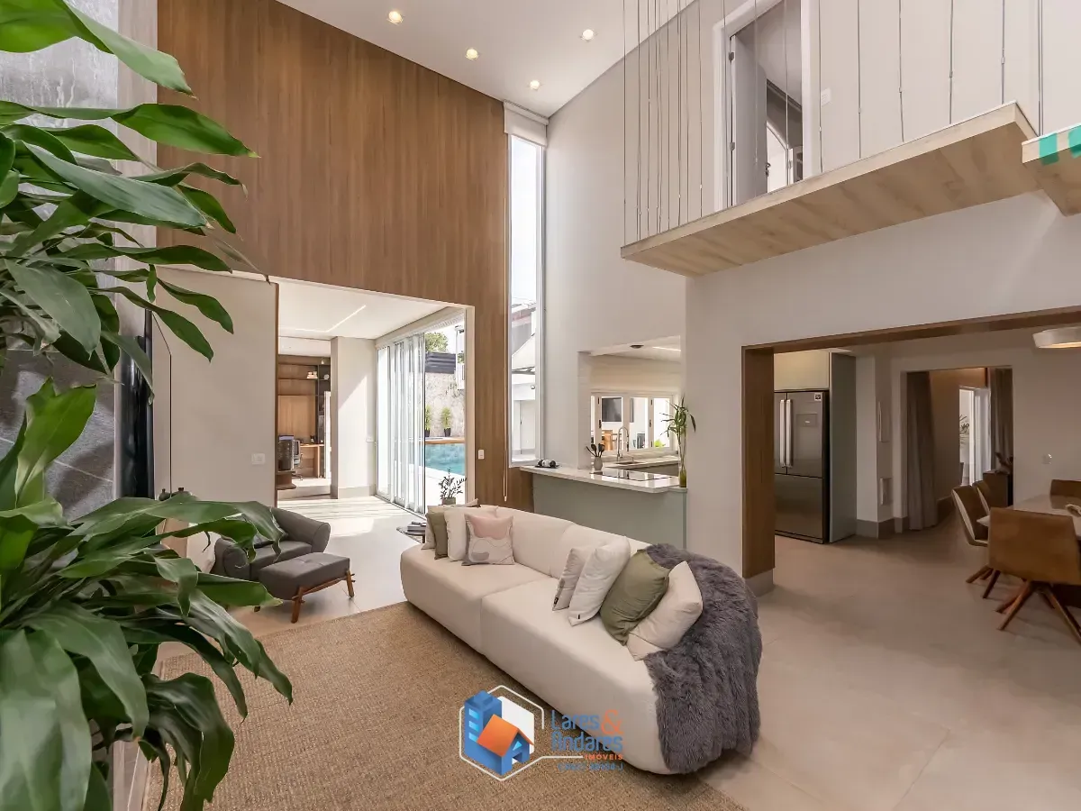 Imagem Casa para venda em Planalto Paulista com 4 quartos, sendo 2 suítes, 319m²