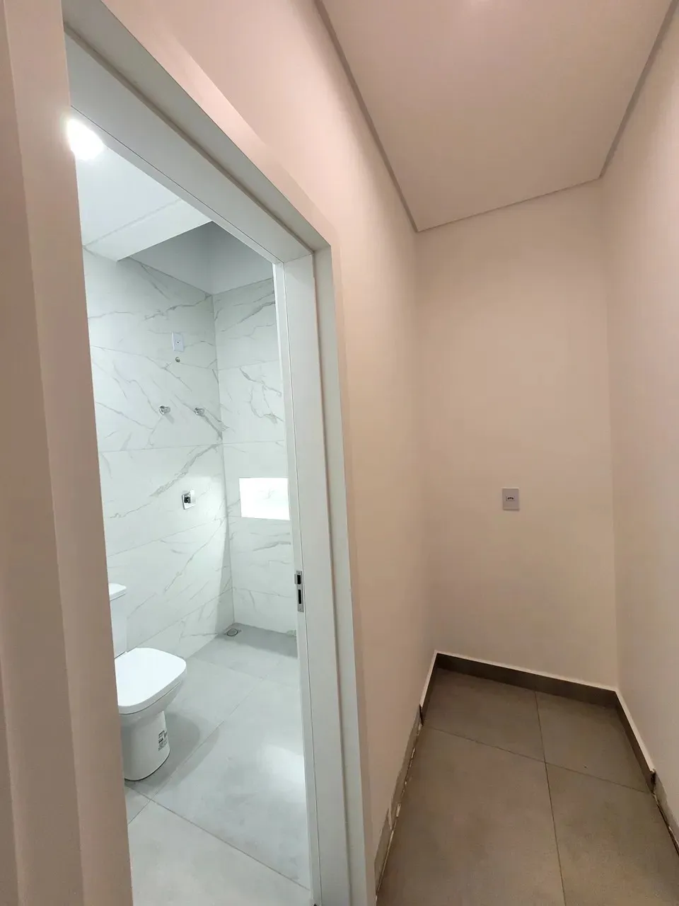 Imagem Casa em Condomínio de Luxo com 3 Suítes em Cajuru do Sul, Sorocaba-SP: 122m², 3 Quartos, 1 Sala e 2 Vagas de Garagem!