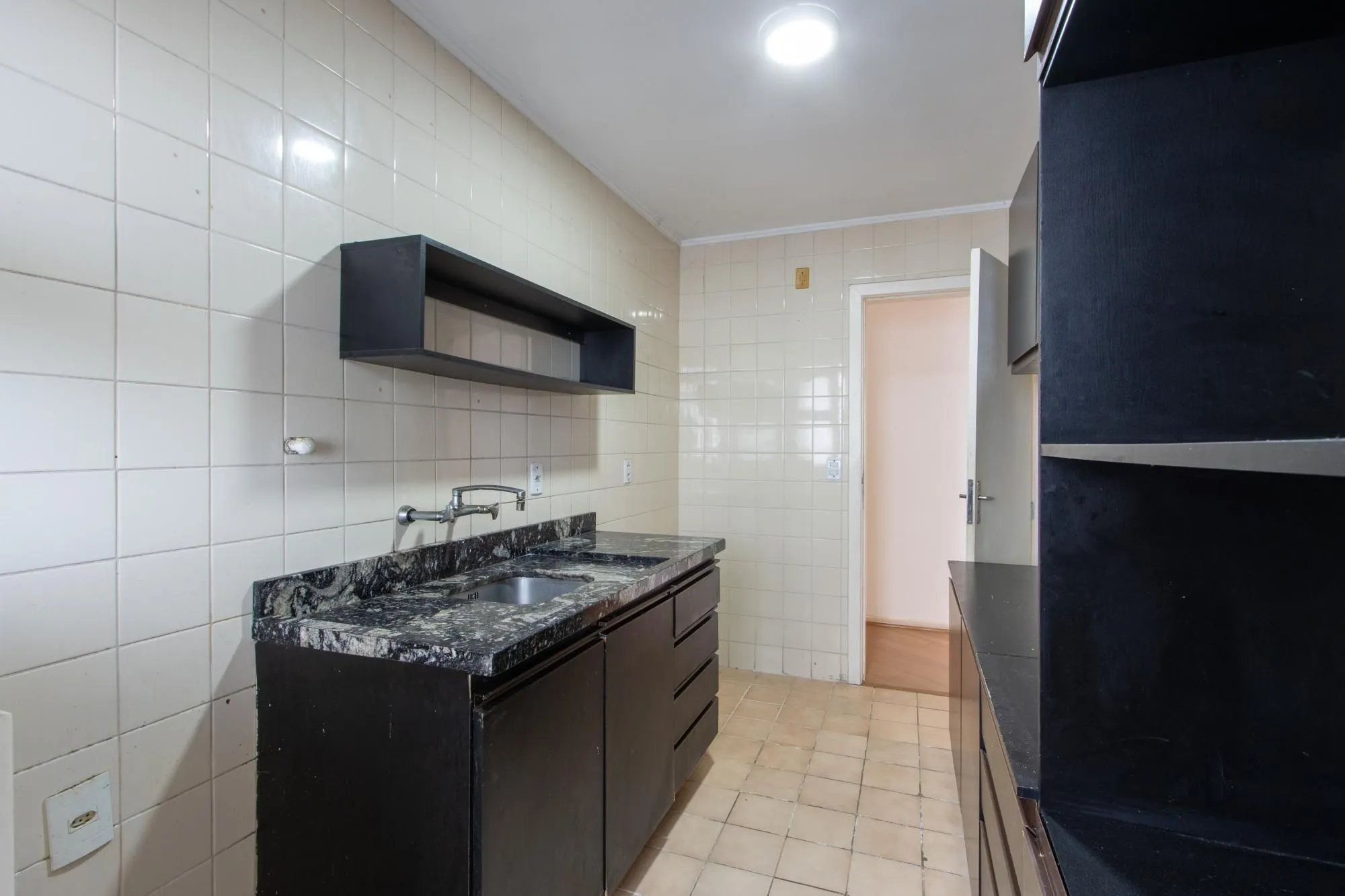 Imagem Cobertura com 137m², no Bairro Cristal, de 2 dormitórios, sento uma suíte, ampla sacada, churrasqueira, vista panorâmica, vaga coberta.