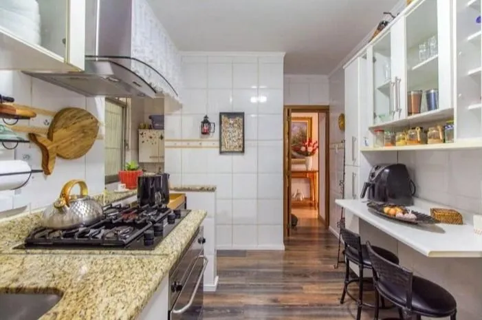 Imagem Apartamento amplo de 110 m2 com 3 quartos à venda em Menino Deus - RS