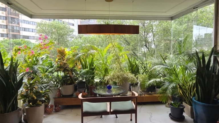 Imagem A 5ª Avenida Imóveis, selecionou esse exclusivo apartamento de 3/4 para você morar com muito charme no bairro mais tradicional de Salvador: A Graça