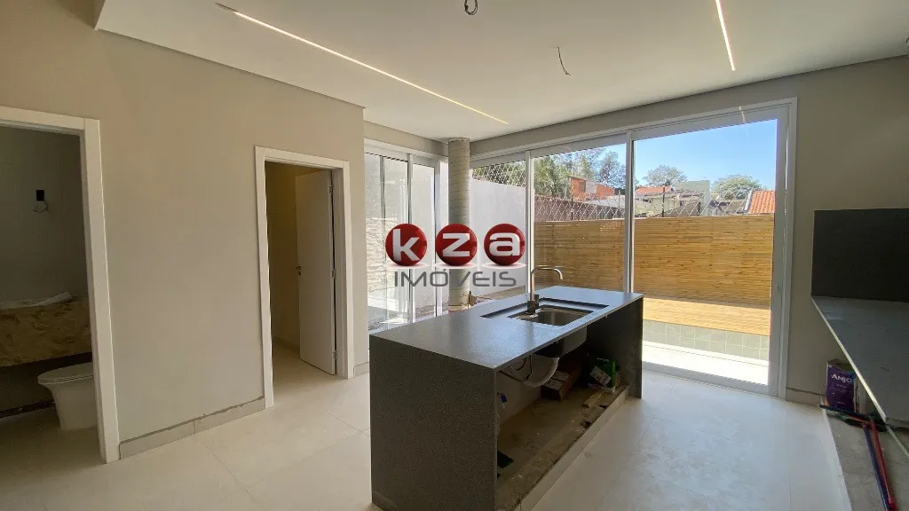 Imagem Casa de luxo em condomínio: 3 quartos, 3 suítes, 2 salas, 4 banheiros, 2 vagas, 157,49m² em Valinhos-SP.