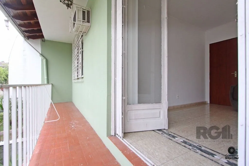 Imagem Casa com 5 suítes, 7 banheiros, 4 vagas no bairro Partenon