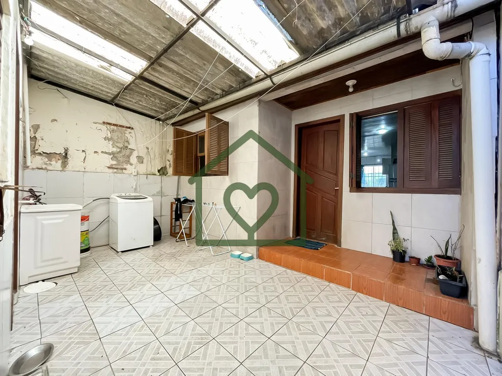 Imagem Grande oportunidade de investimento! 
Imóvel em terreno de 125m², composto por duas casas, ideal p...