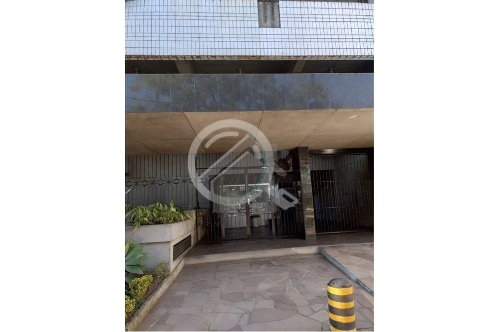 Imagem Excelente Box de garagem coberta, para dois carros, no bairro Petrópolis, Av. Protásio Alves, em p...