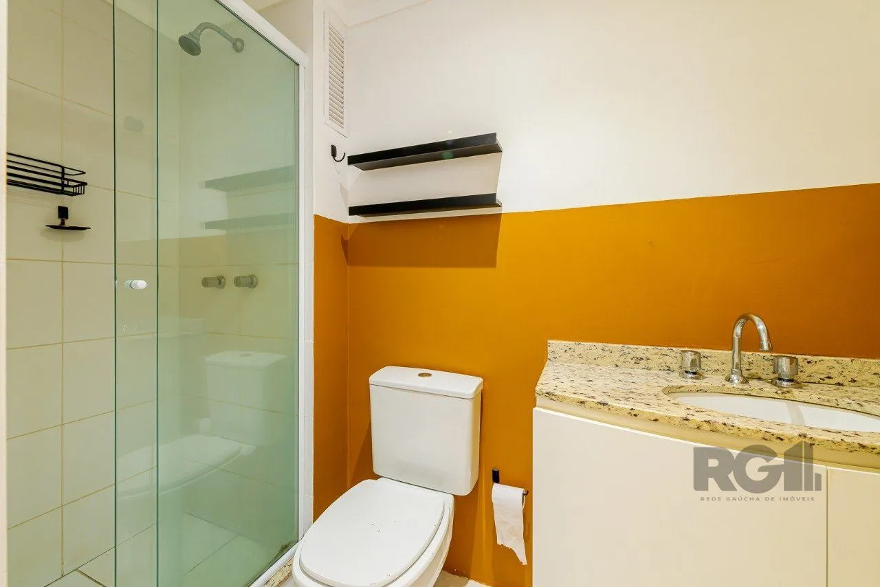 Imagem Apartamento de um quarto, suíte e uma vaga de garagem no bairro Santa Cecilia em Porto Alegre.