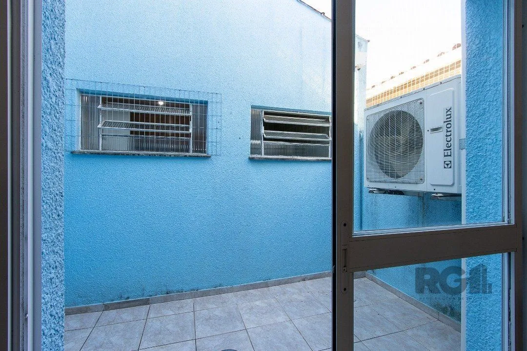 Imagem Casa térrea, com 3 dormitórios, 1 suíte, no bairro Ipanema.