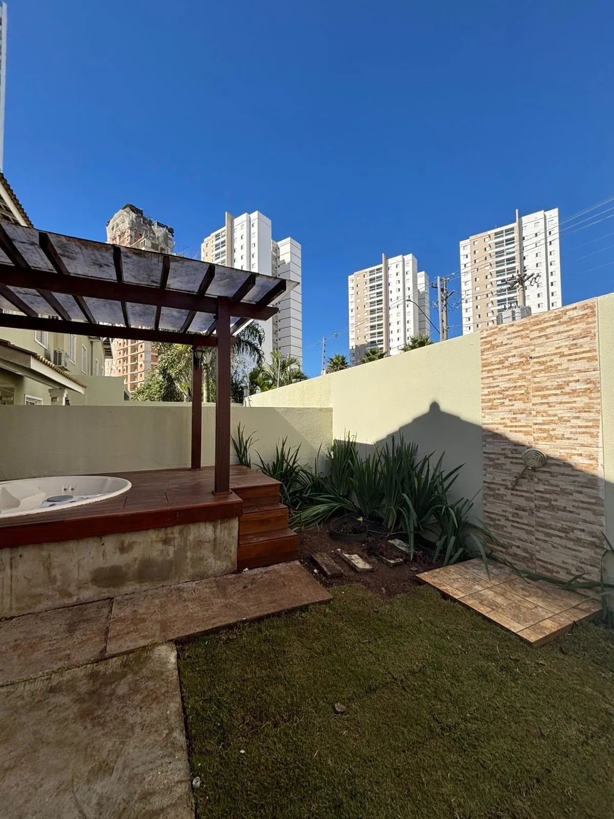 Imagem Casa de alto padrão à venda ou locação no Villa Campolim, Sorocaba, com 3 dormitórios, 1 suíte, 179 m² e 2 vagas no Parque Campolim