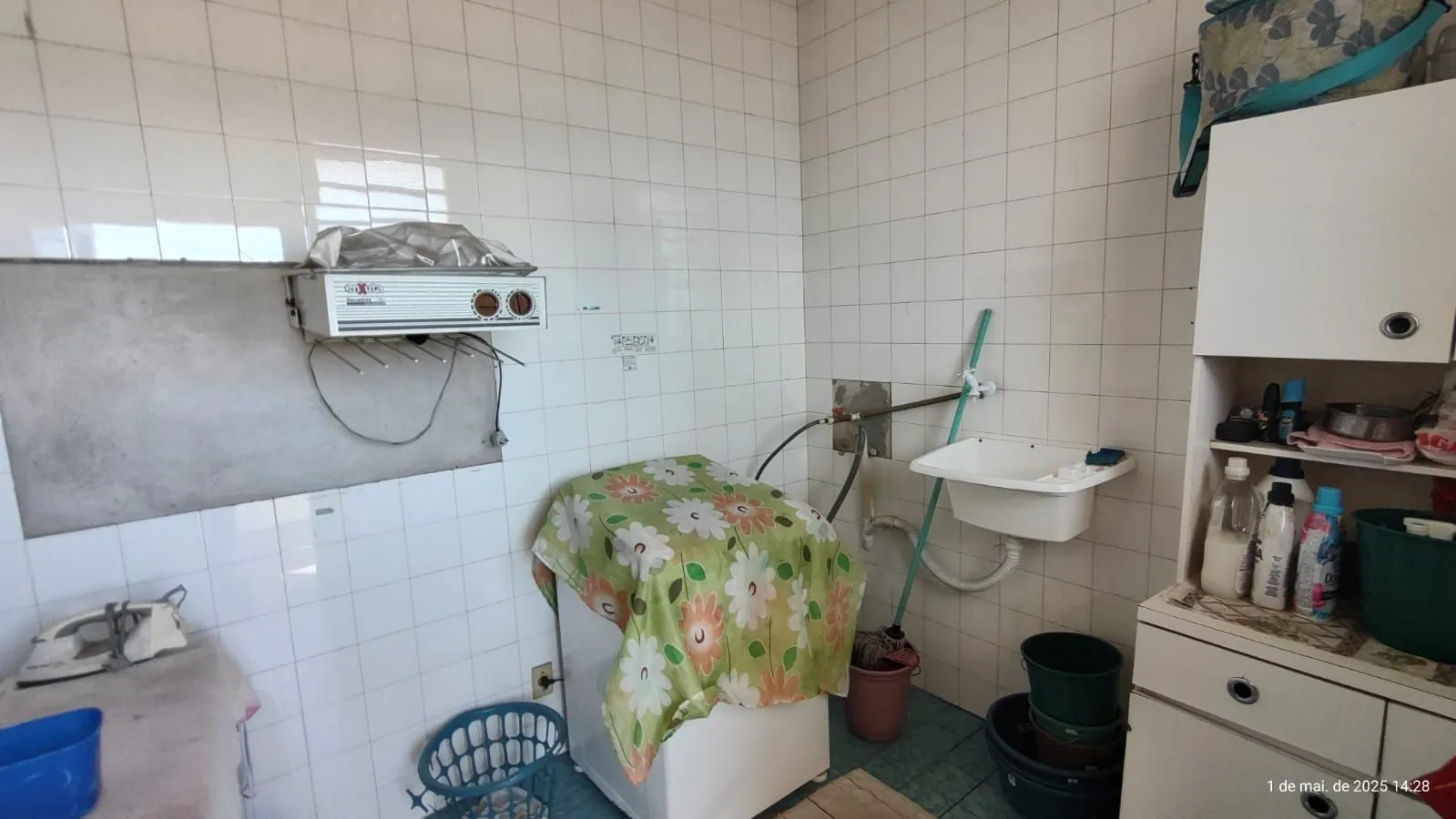 Imagem Apartamento de 4 dormitórios, 2 suítes, living amplo e arejado com sacada.