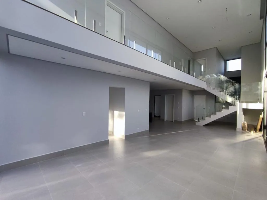 Imagem Ampla residência de 340m² localizada no Alphaville Nova Esplanada 1.