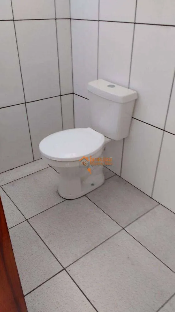 Imagem Terreno de esquina com 3 imoveis de Renda