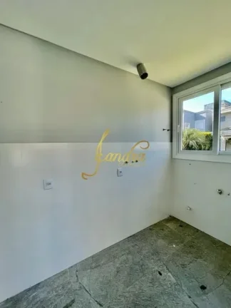 Imagem Casa térrea em condomínio fechado com 04 suites
