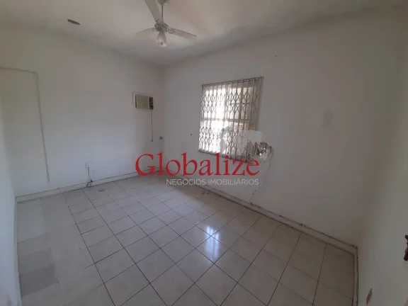 Imagem Casa com 3 dormitórios e 2 vagas à venda no Macuco em Santos R$ 900.000,00