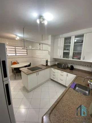 Imagem Sobrado em condomínio, 03 quartos c/suíte, área Gourmet com Churrasqueira no Bairro Guabirotuba em Curitiba PR