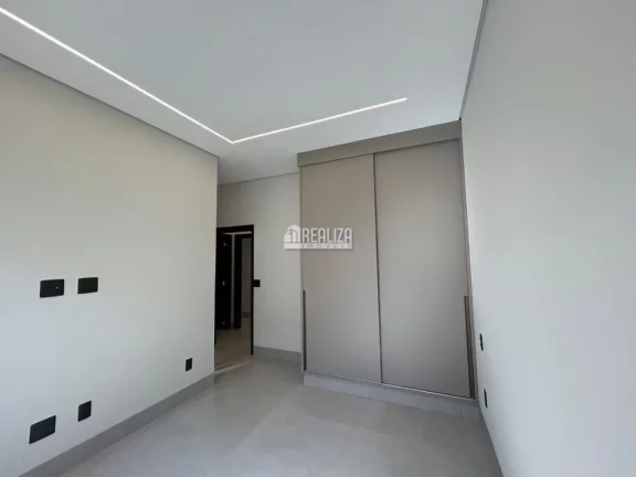 Imagem Casa com piscina aquecida no Condomínio Damha III, no bairro Recreio dos Bandeirantes - Uberaba
