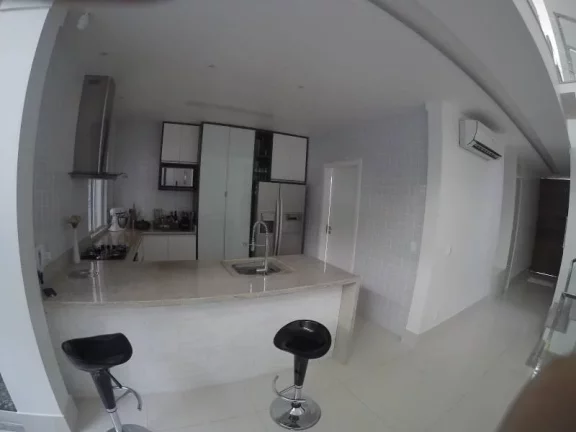 Imagem Requinte e sofisticação você encontra nessa casa , com 3 suítes uma com banheira hidromassagem, piscina, sala de cinema , localização privilegiada