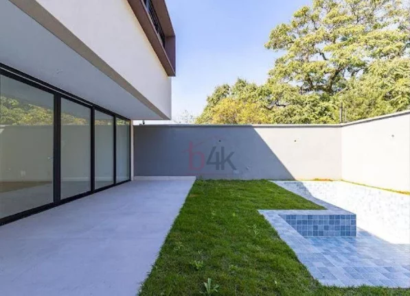 Imagem Casa alto padrão em condomínio fechado à venda.