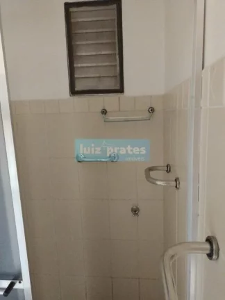 Imagem AP. térreo elevado, ensolarado, banheiro auxiliar, sacada com churrasqueira