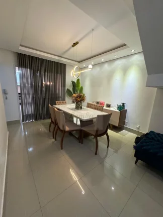 Imagem Casa em Condomínio de Luxo em Cuiabá-MT - 3 Quartos, 1 Suíte, 3 Salas, 2 Banheiros, 2 Vagas de Garagem - 158m². Venha Conferir!