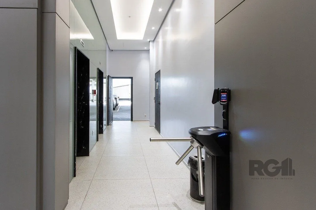 Imagem SALA COMERCIAL BAIRRO MENINO DEUS - 82m² DE ÁREA PRIVATIVA, 1 VAGA