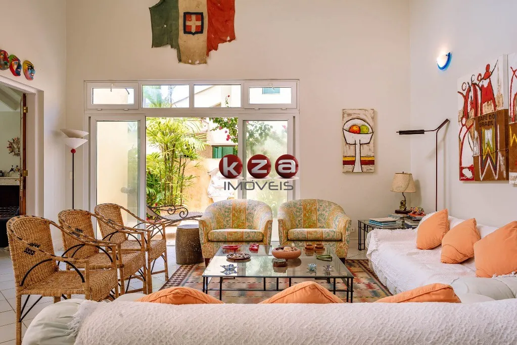 Imagem Luxuosa casa à venda no Condomínio Costa Verde, na Praia de Tabatinga, Caraguatatuba-SP, 5 suítes, 2 salas, , 344m². Venha conferir!
