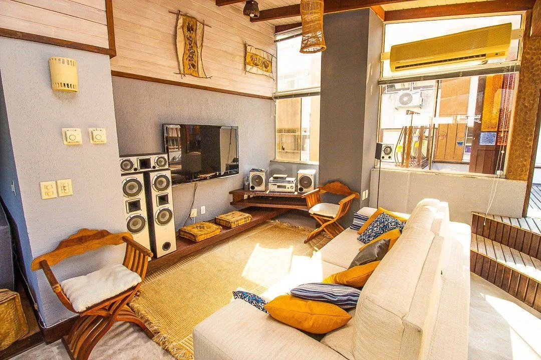 Imagem Cobertura para Venda - 116.36m², 2 dormitórios, sendo 1 suites, 1 vaga - Petrópolis