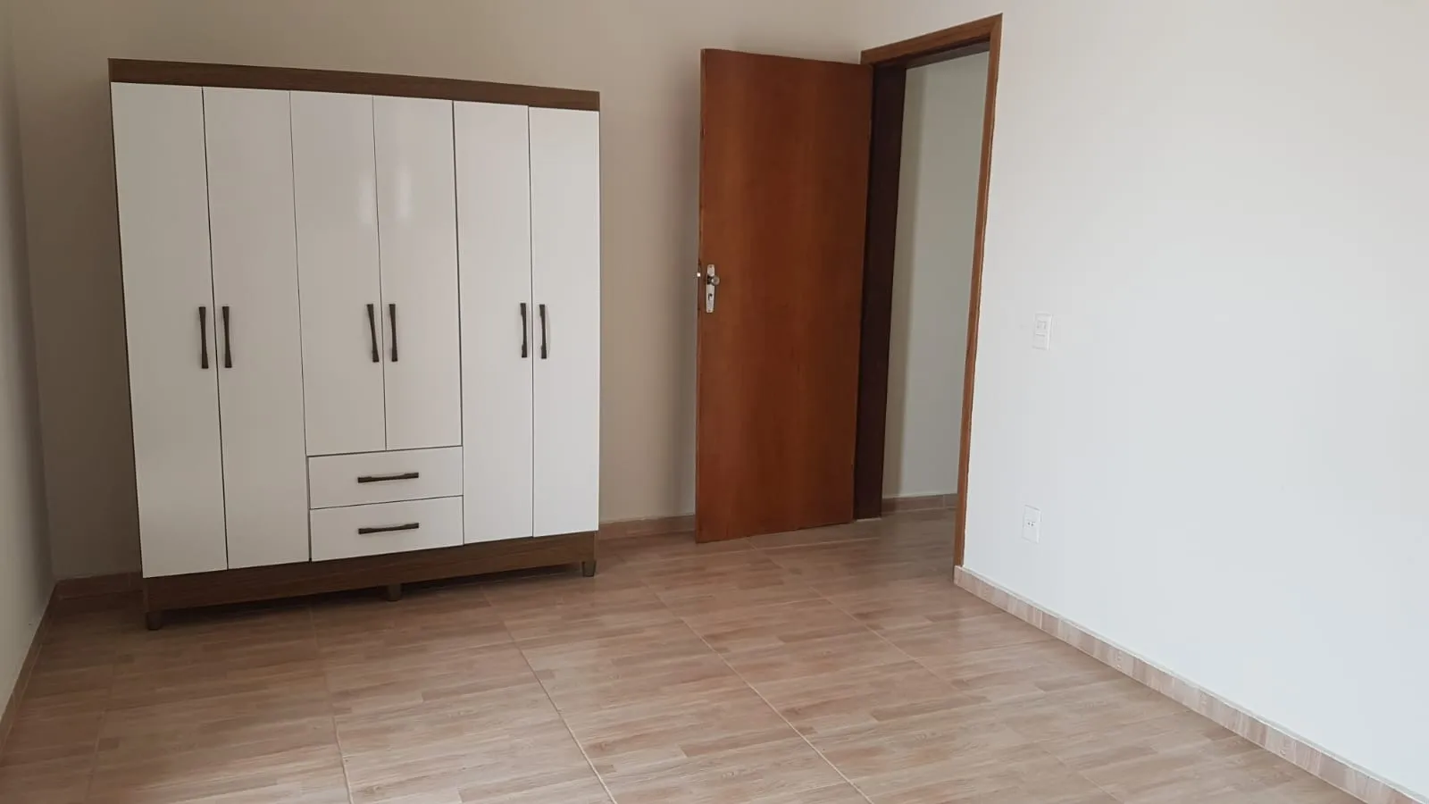 Imagem Casa a venda com amplo espaço