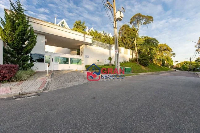 Foto do imóvel Casa Mobiliada à Venda em Condomínio Fechado / Curitiba