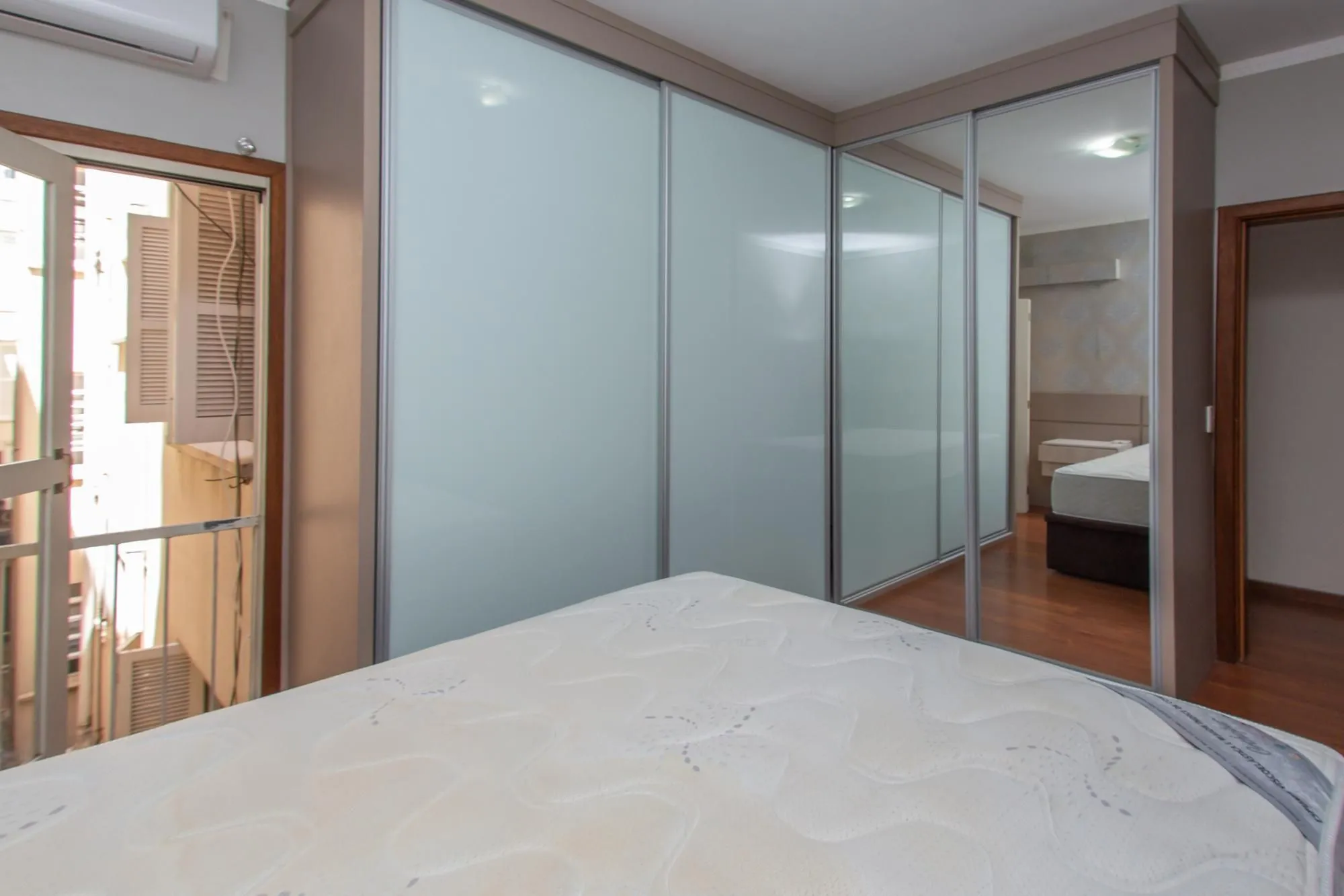 Imagem Apartamento 02 dormitórios próximo ao hospital Moinhos