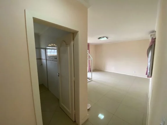 Imagem Casa para venda no bairro Chácara das Pedras em Porto Alegre