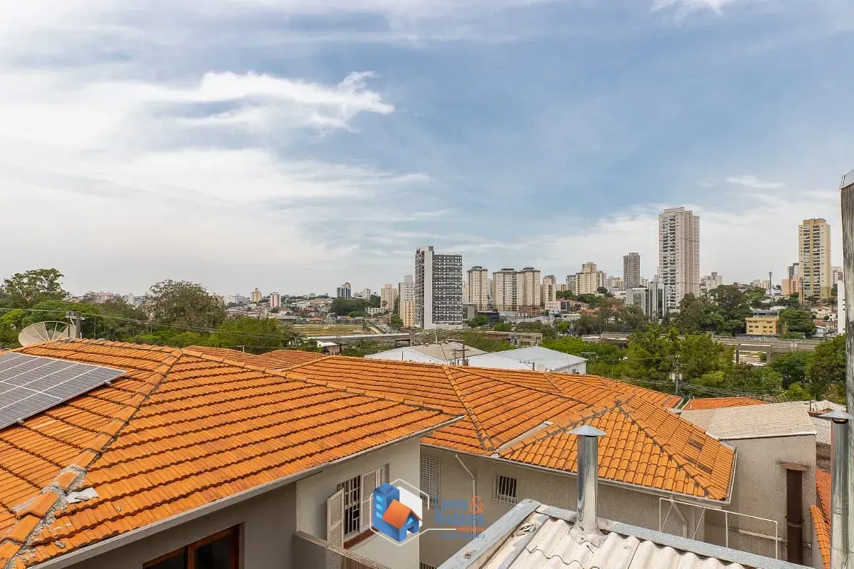 Imagem Sobrado para venda em Jardim Aeroporto com 4 quartos, sendo 4 suítes, 131m²