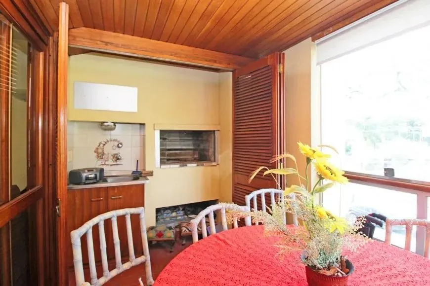 Imagem Apartamento com 159m², localizado no bairro Bela Vista em Porto Alegre/RS.