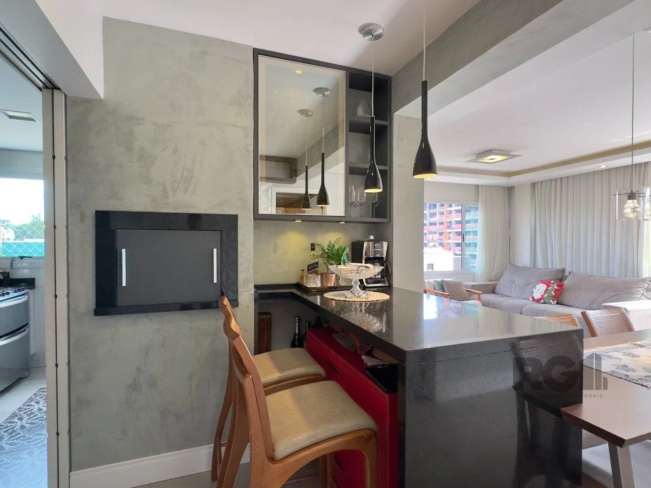 Imagem APARTAMENTO MOBILIADO COM PLANTA DIFERENCIADA E ÓTIMA LOCALIZAÇÃO