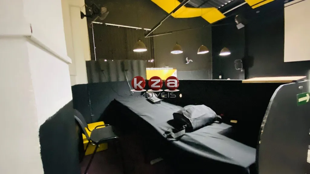 Imagem Barracão Comercial para Locação em Valinhos-SP, Parque dos Cocais: 2 Salas, 3 Banheiros, 2 Vagas e 300m². Venha conferir!