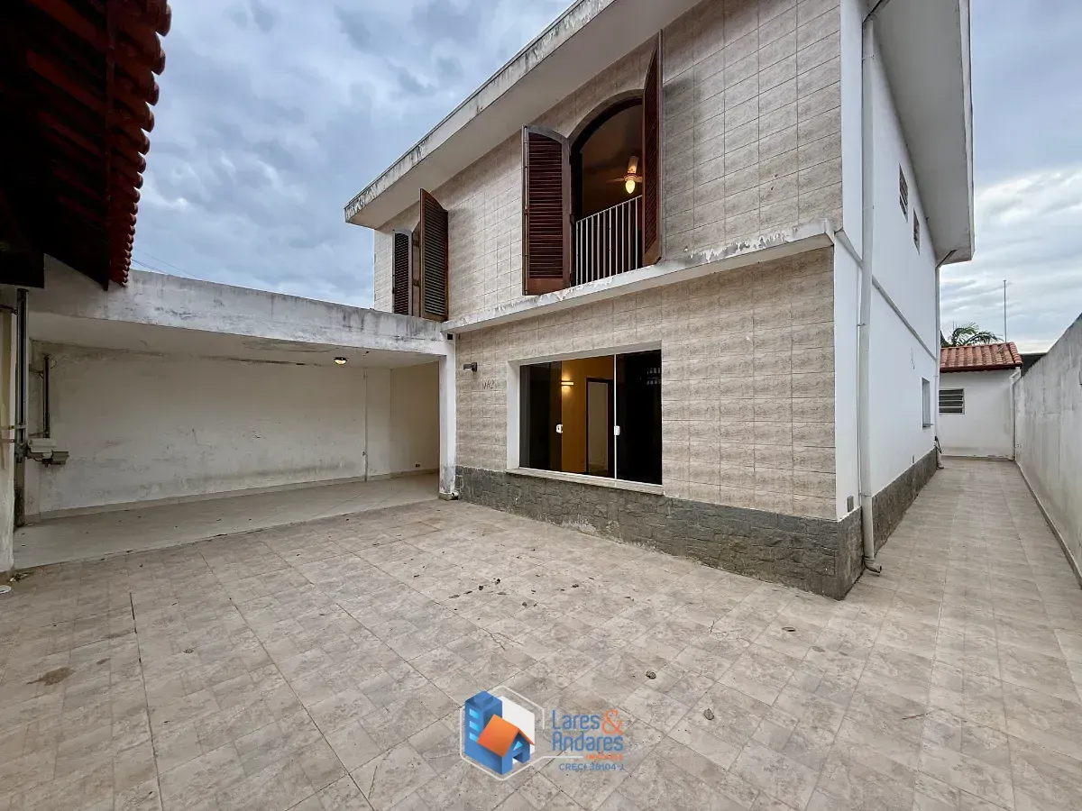 Imagem Sobrado para venda em Veleiros com 4 quartos, sendo 1 suíte, 235m²