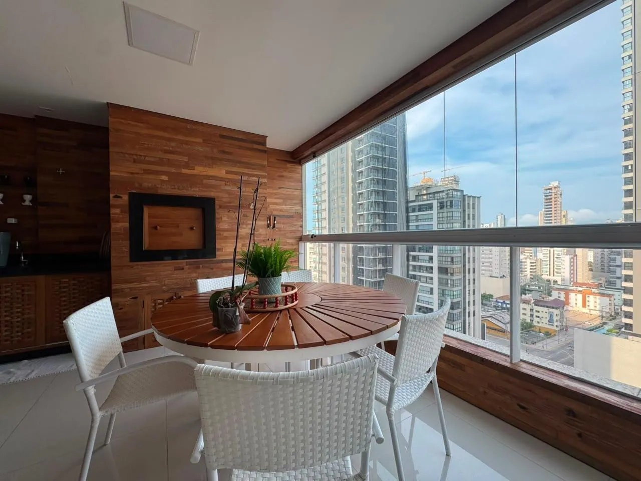 Imagem Apartamento à venda com 180m2 por R$ 2.500.000,00