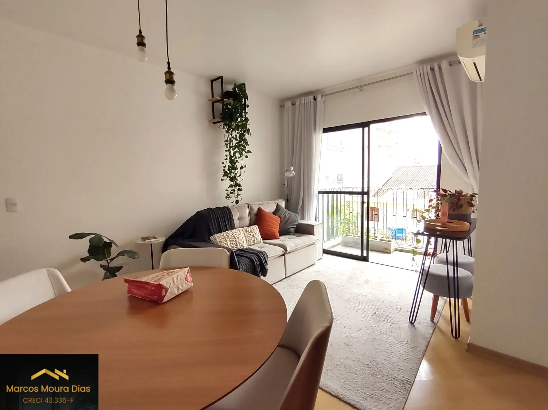 Foto do imóvel Apartamento Vila Olímpia com 65 m², Sala com Varanda, 2 Dormitórios, Ar Condicionado, 1 Vaga, Edifício com Portaria 24 hs